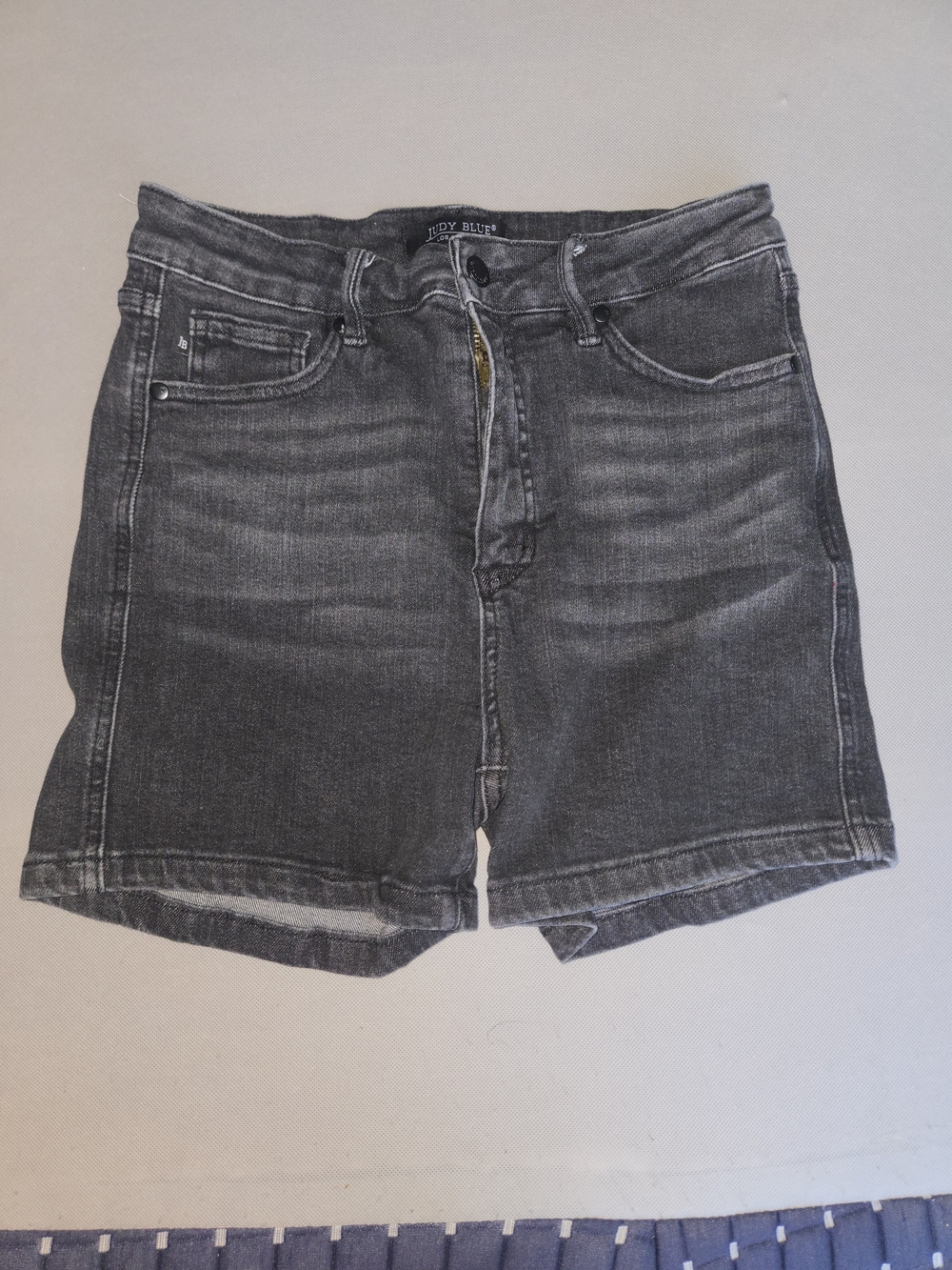 Judy Blue Jean Shorts Womens Large Black Denim Stretch Cuffed Casual Mid Rise